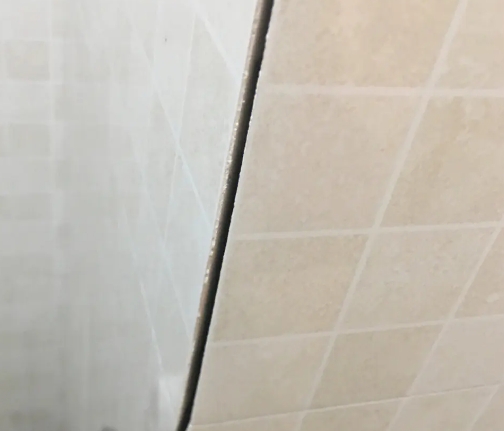 长泰瓷砖空鼓维修公司分享阳台瓷砖脱落的修复过程可以分为以下几个步骤